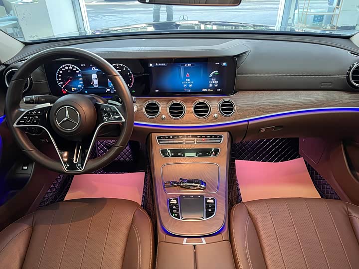 Фото 5 - Mercedes-Benz E-Class