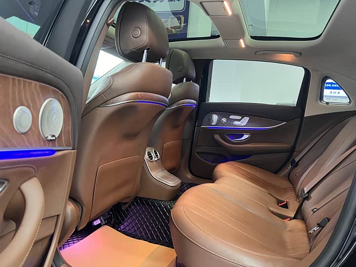 Фото 6 - Mercedes-Benz E-Class