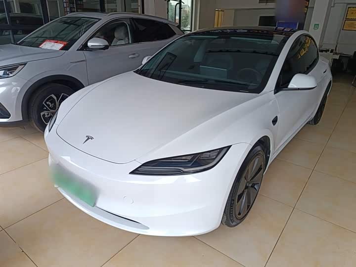Фото 2 - Tesla Model 3