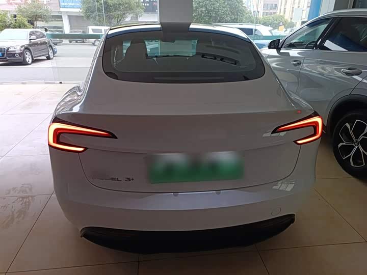 Фото 6 - Tesla Model 3