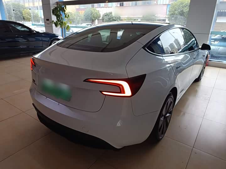 Фото 7 - Tesla Model 3