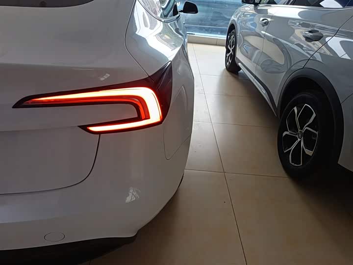 Фото 8 - Tesla Model 3