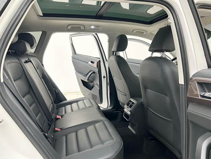 Фото 9 - Volkswagen Tharu