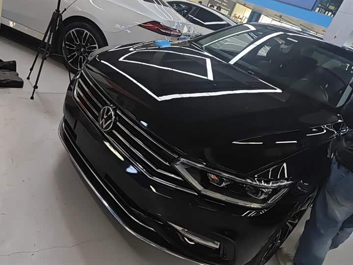 Фото 1 - Volkswagen Magotan