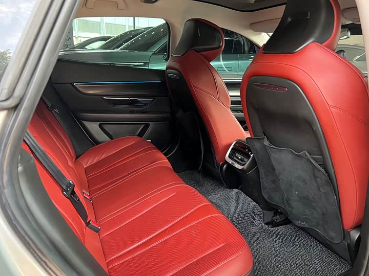 Фото 9 - XPeng P7