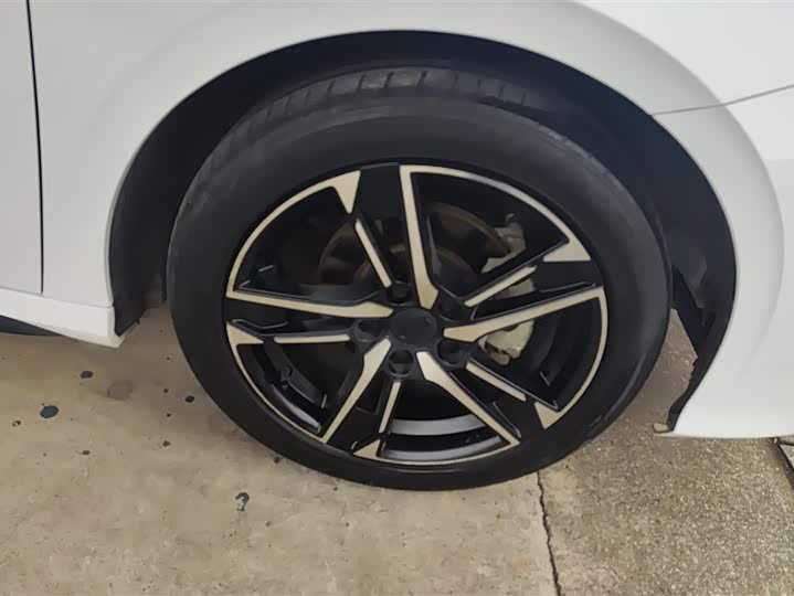 Фото 6 - Geely Binrui