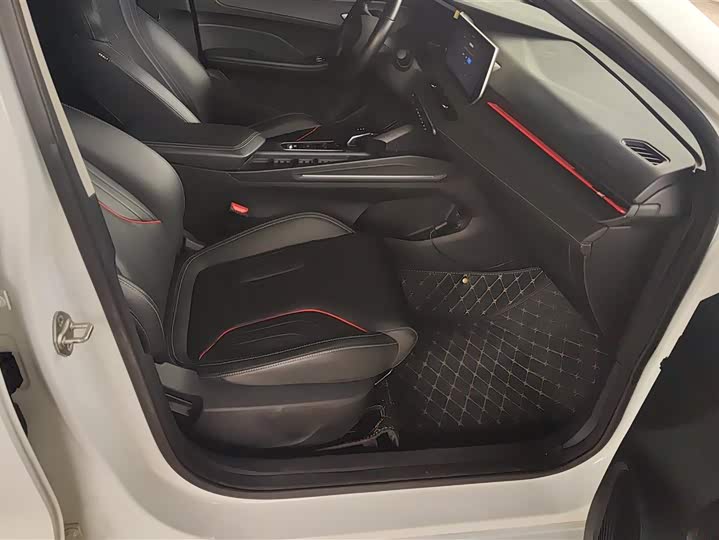 Фото 8 - Geely Binrui