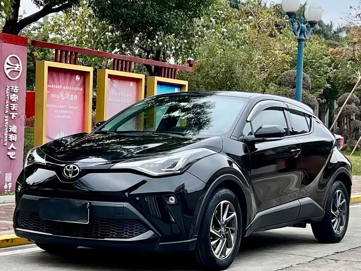 Фото 1 - Toyota C-HR