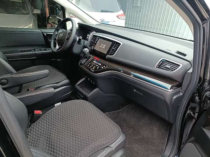 Фото 4 - Honda Odyssey