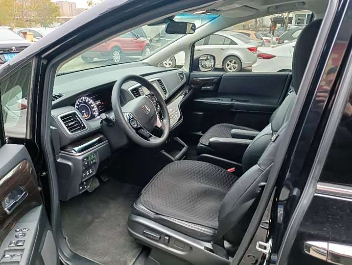 Фото 5 - Honda Odyssey