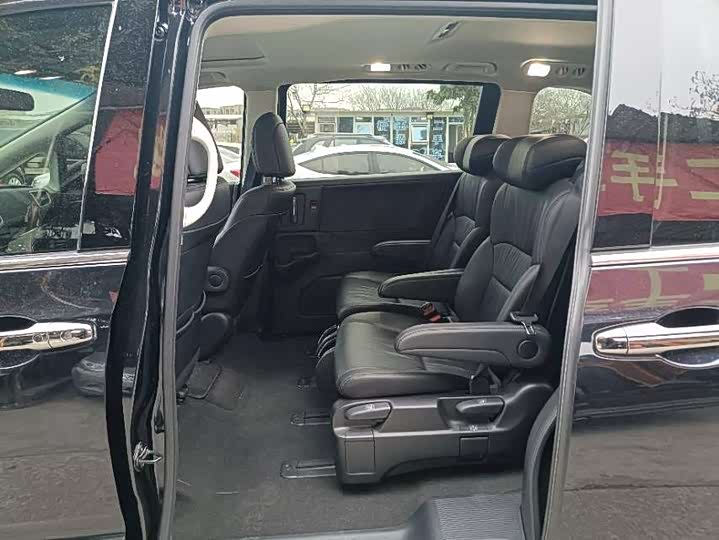 Фото 7 - Honda Odyssey