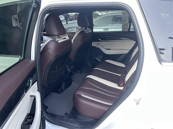 Фото 5 - Geely Monjaro