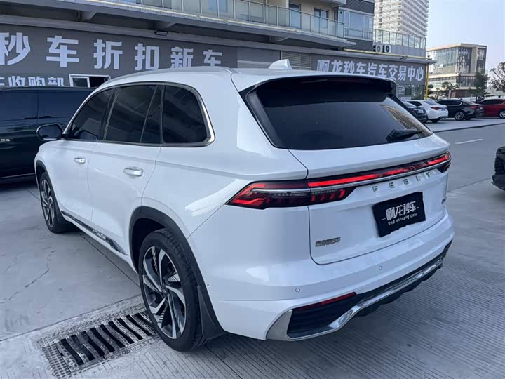 Фото 7 - Geely Monjaro