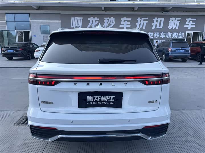 Фото 8 - Geely Monjaro