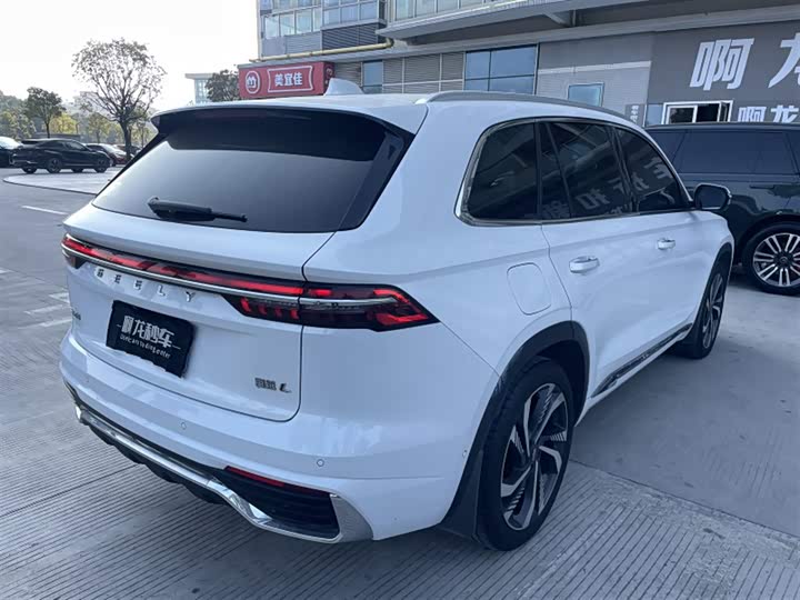 Фото 9 - Geely Monjaro