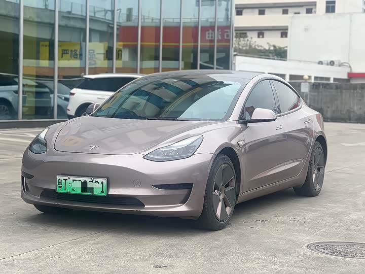 Фото 1 - Tesla Model 3