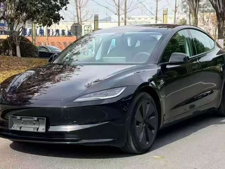 Фото 1 - Tesla Model 3