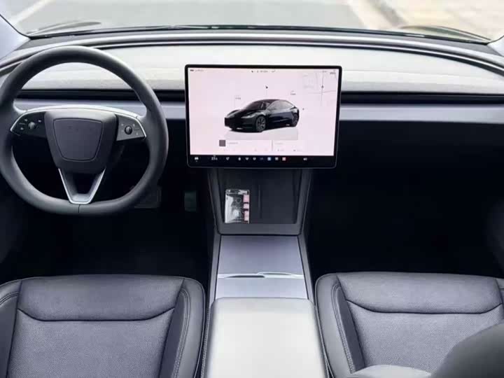 Фото 4 - Tesla Model 3