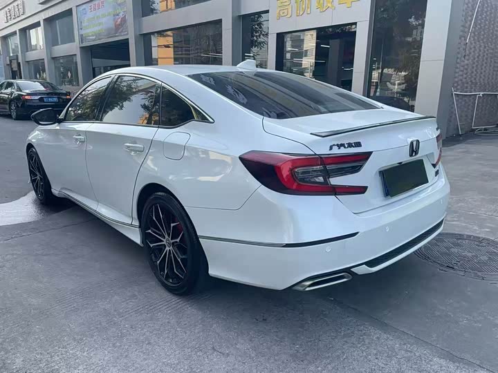 Фото 6 - Honda Accord