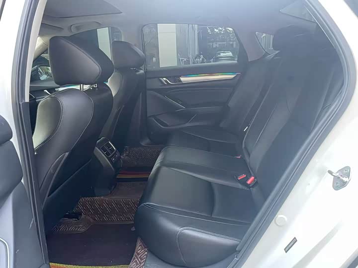 Фото 9 - Honda Accord