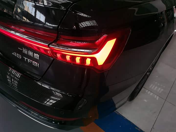 Фото 8 - Audi A6L