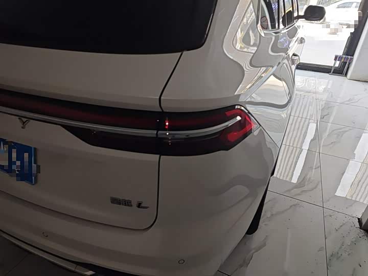 Фото 8 - Geely Monjaro