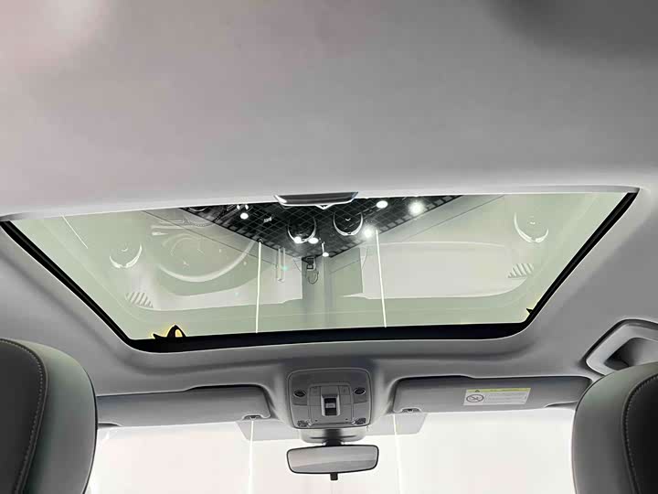 Фото 9 - Audi Q2L