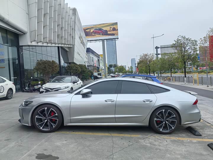 Фото 3 - Audi A7