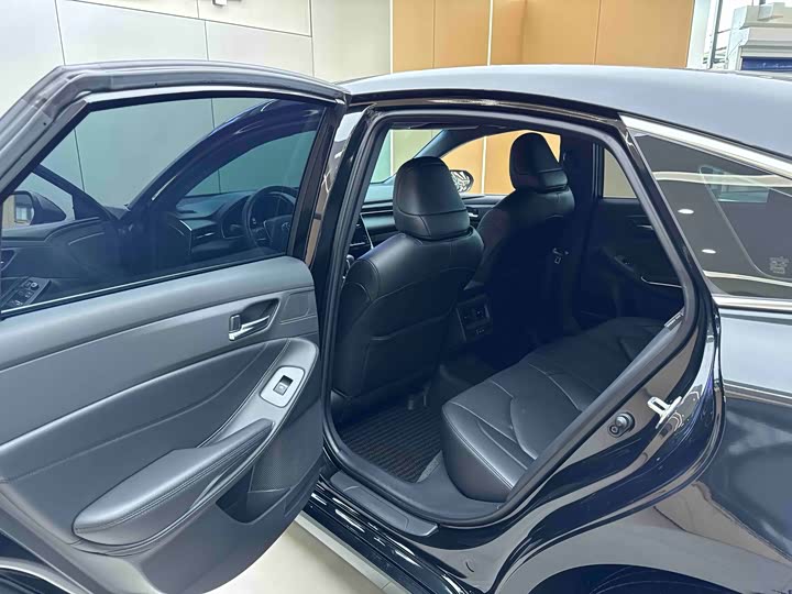 Фото 8 - Toyota Avalon