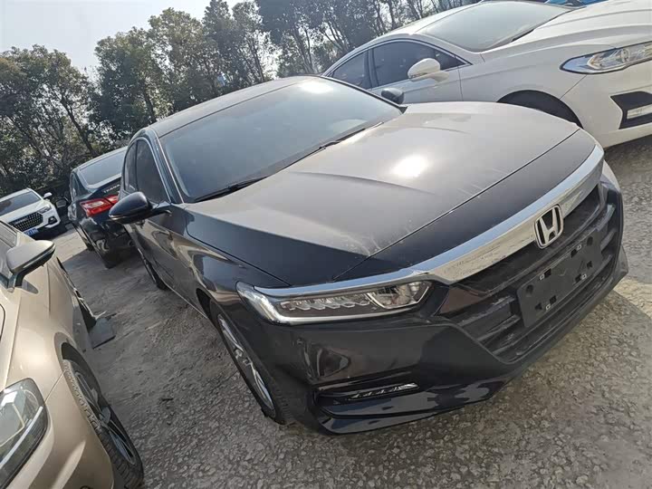 Фото 4 - Honda Accord