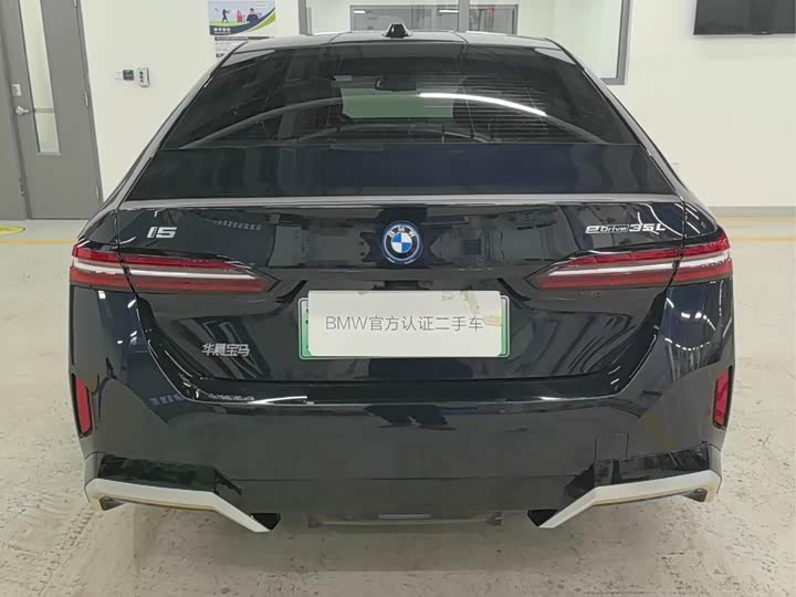 Фото 8 - BMW i5