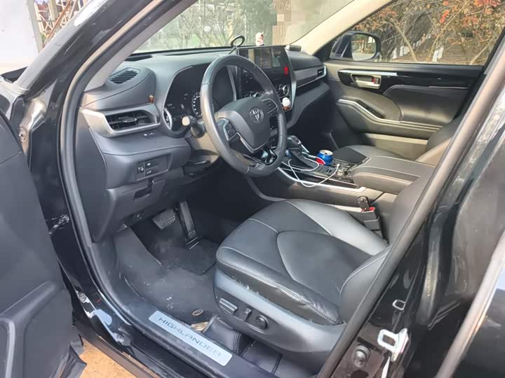 Фото 8 - Toyota Highlander