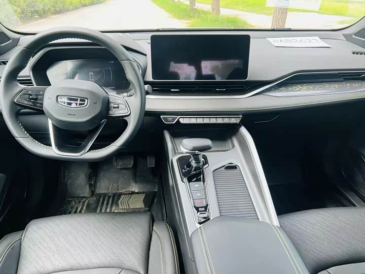 Фото 6 - Geely Preface