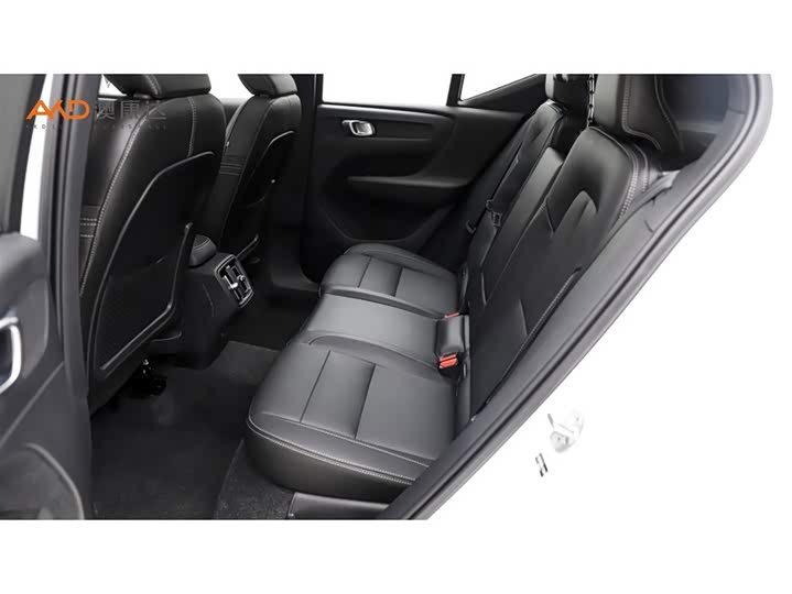 Фото 7 - Volvo XC40