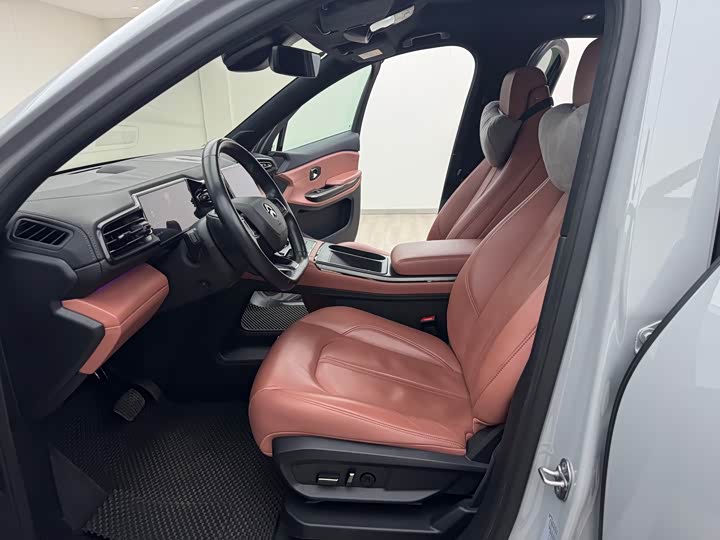 Фото 9 - Nio EC6