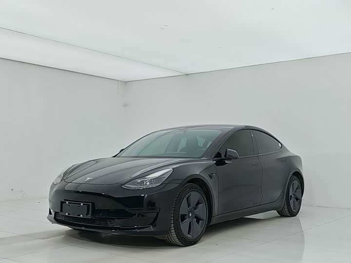 Фото 1 - Tesla Model 3