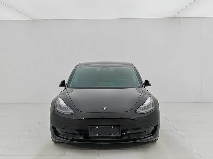 Фото 2 - Tesla Model 3