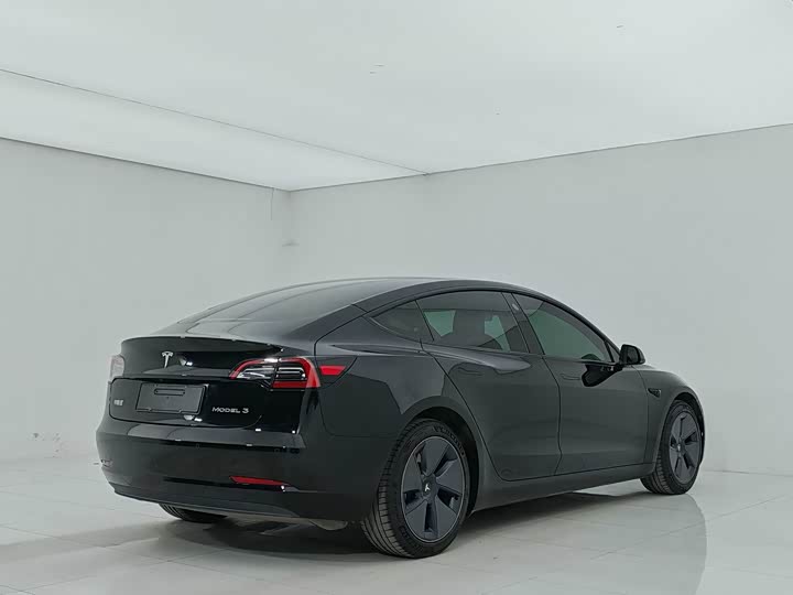 Фото 6 - Tesla Model 3