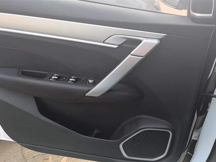 Фото 7 - Geely Coolray