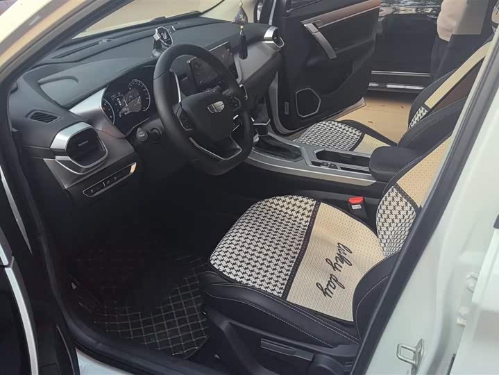 Фото 9 - Geely Coolray