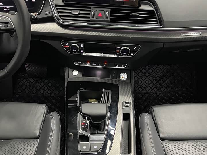 Фото 7 - Audi Q5L