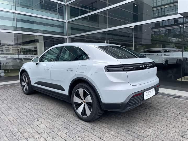 Фото 3 - Porsche Macan EV