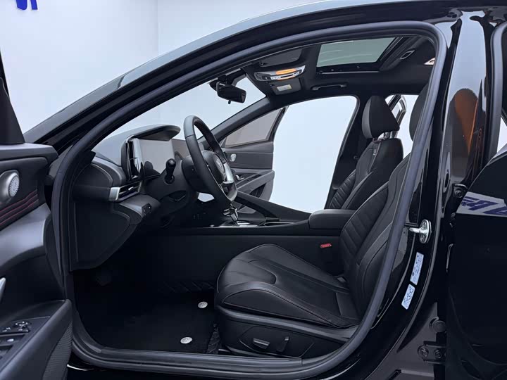 Фото 5 - Hyundai Elantra N line