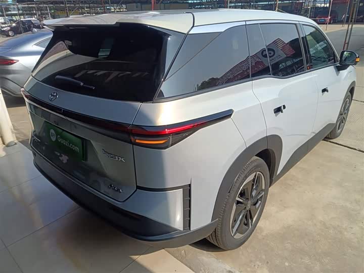 Фото 7 - Toyota bZ3X