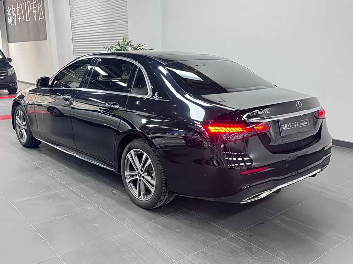 Фото 4 - Mercedes-Benz E-Class