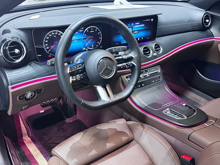 Фото 7 - Mercedes-Benz E-Class