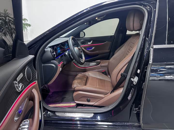 Фото 9 - Mercedes-Benz E-Class