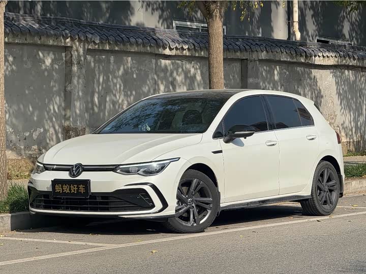 Фото 1 - Volkswagen Golf