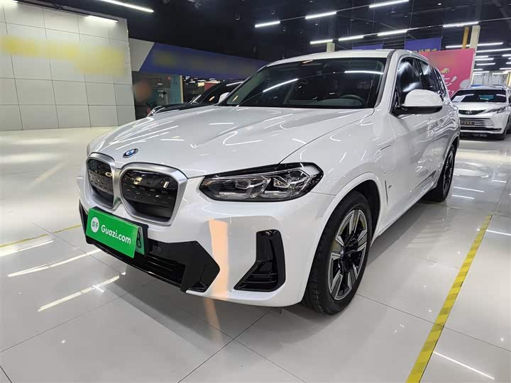 Фото 1 - BMW iX3