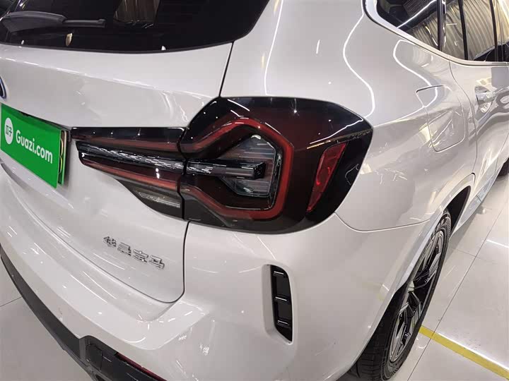 Фото 8 - BMW iX3